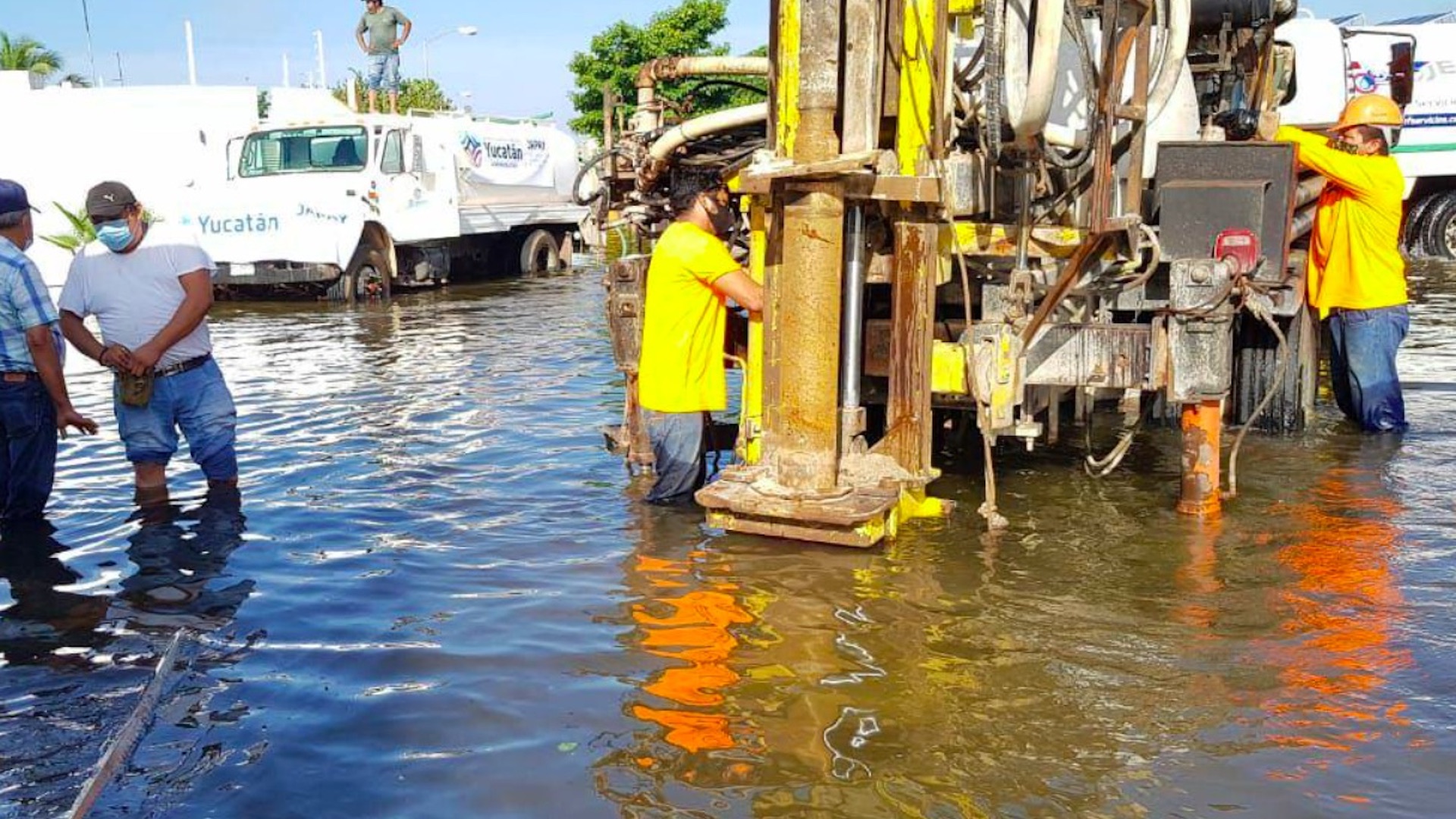 Comunidades de Mérida continúan bajo el agua tras paso del huracán Delta