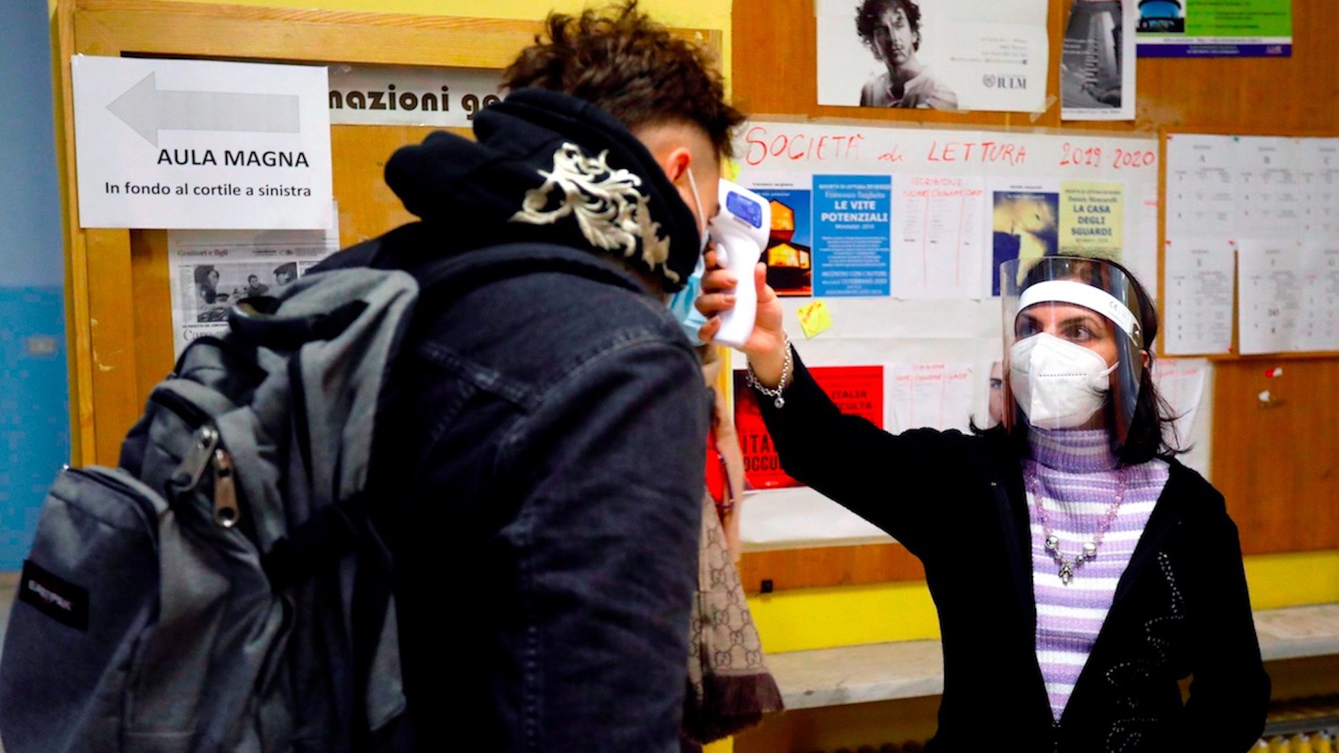 Italia impondrá toque de queda en dos de sus regiones más pobladas ante incremento de casos de COVID-19