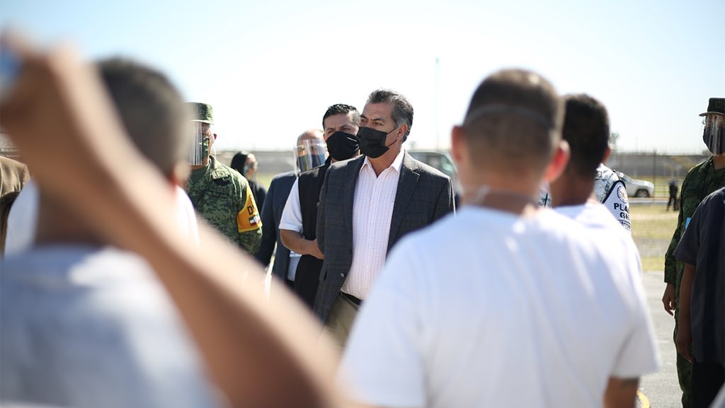 #Video “Si lo paras te libero, wey”, así fue la broma de ‘El Bronco’ a interno del penal de Apodaca