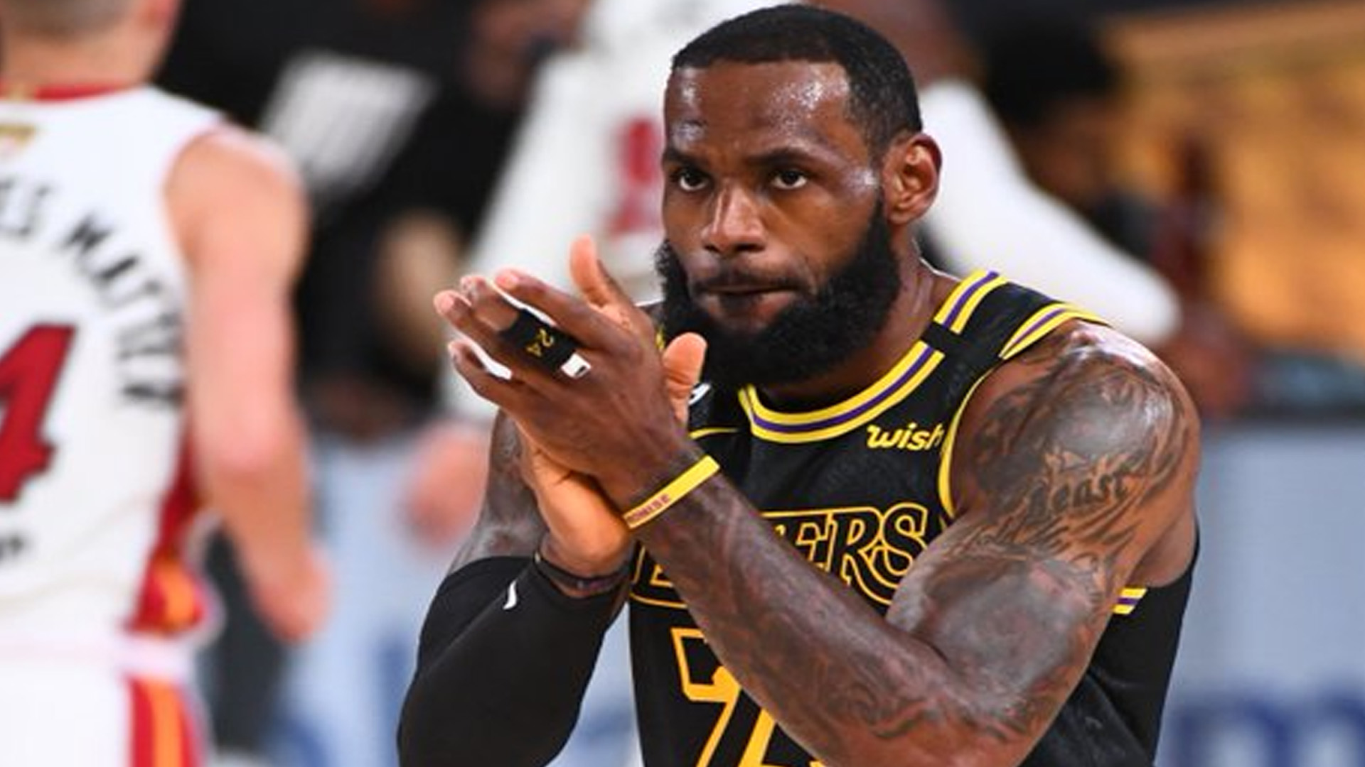 Los 12 deportistas más seguidos en redes sociales - james