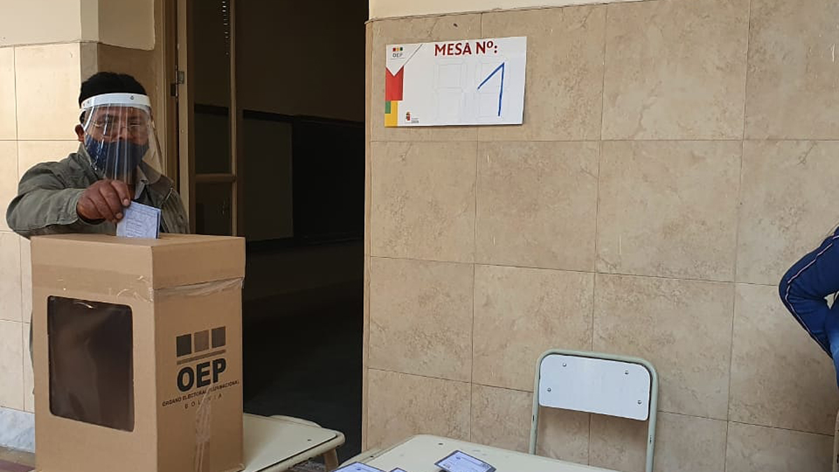 Bolivianos comienzan a votar para elegir nuevo presidente Bolivianos comienzan a votar para elegir nuevo presidente