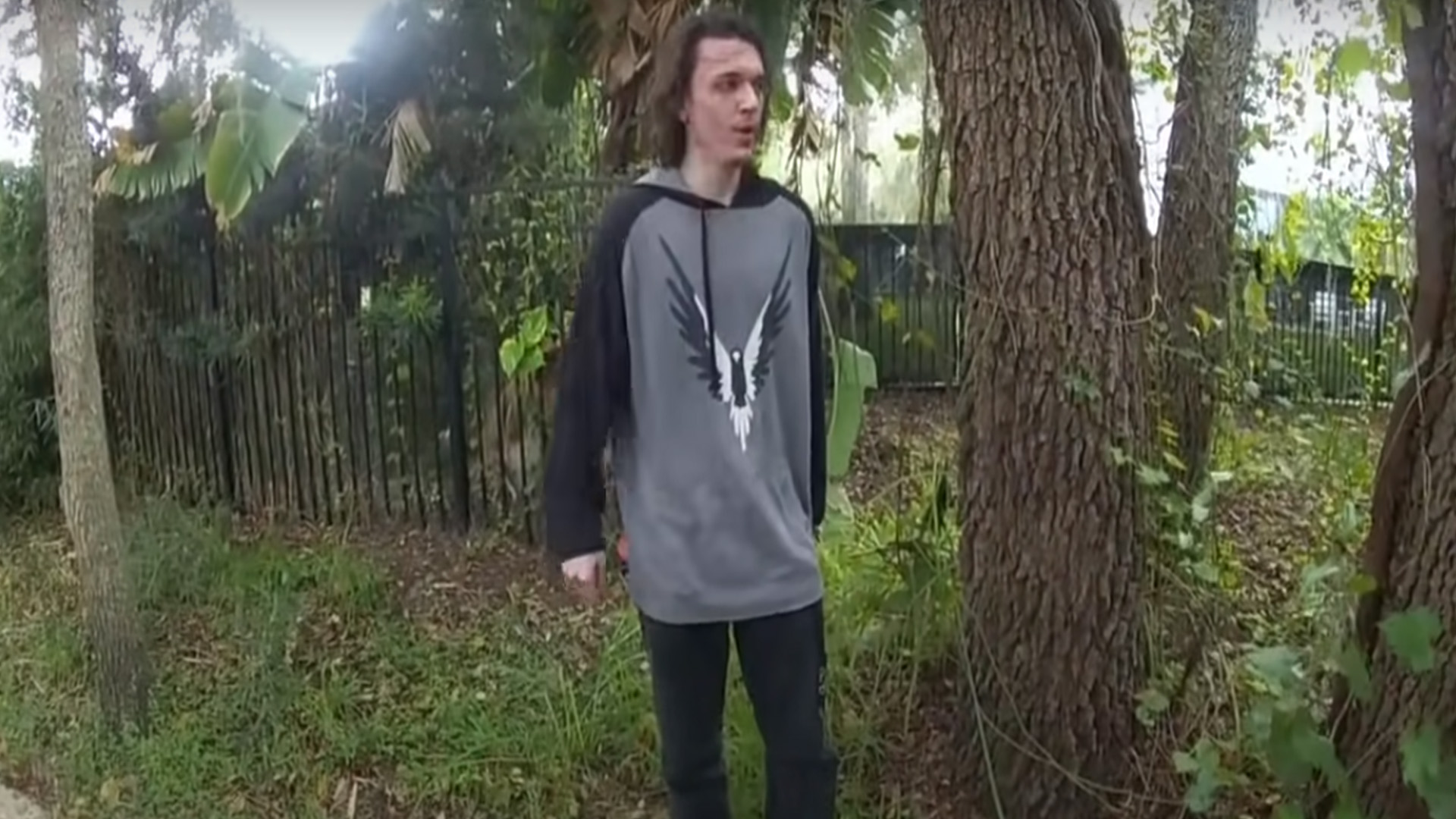 #Video Joven apuñala en el cuello a policía en Florida