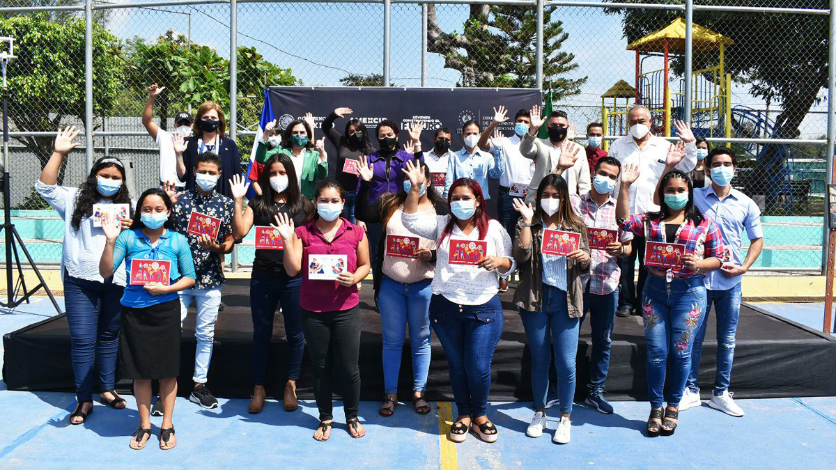 Avanza Jóvenes Construyendo el Futuro en El Salvador; participantes ya reciben apoyo económico