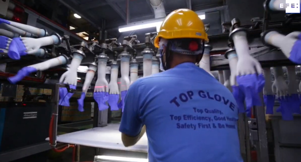 Fabricante de guantes malasio compensará a trabajadores por abusos laborales