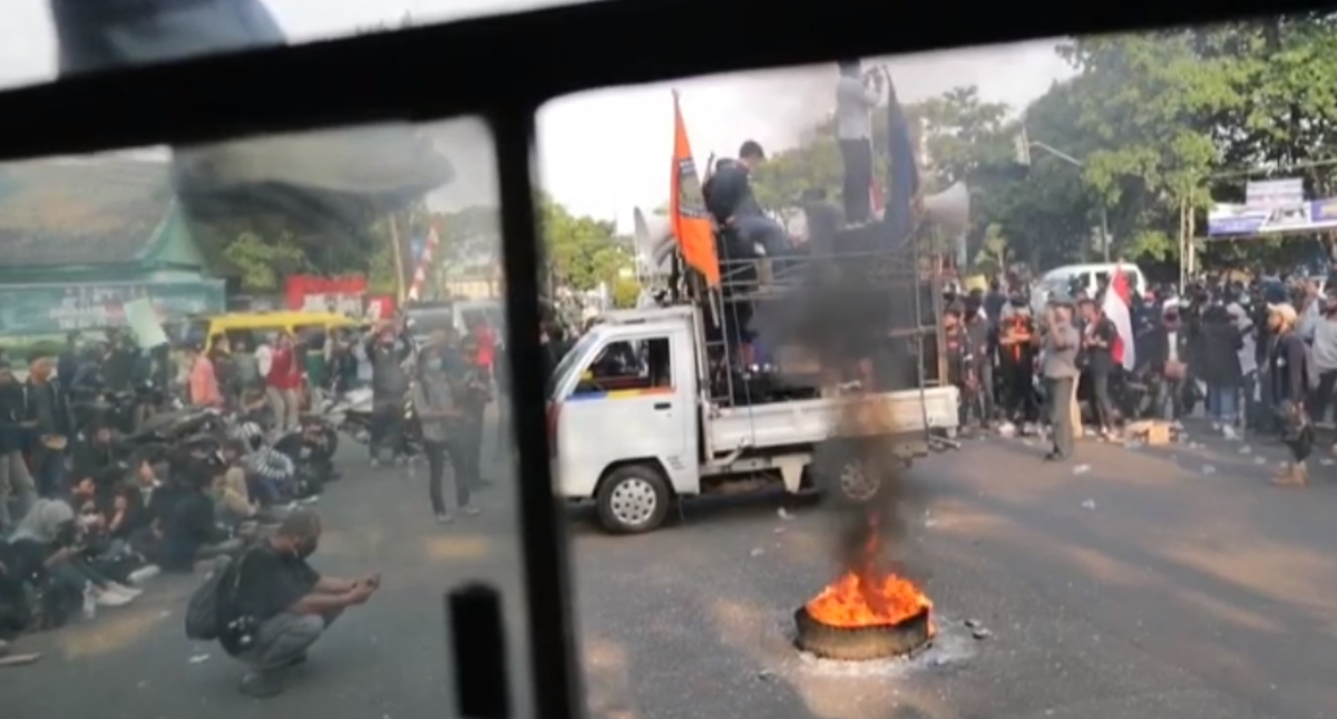 Unos 300 detenidos en la segunda jornada de protestas laborales en Indonesia