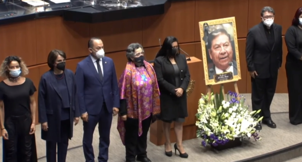 Rinden homenaje a senador que murió por COVID-19 en Cámara Alta