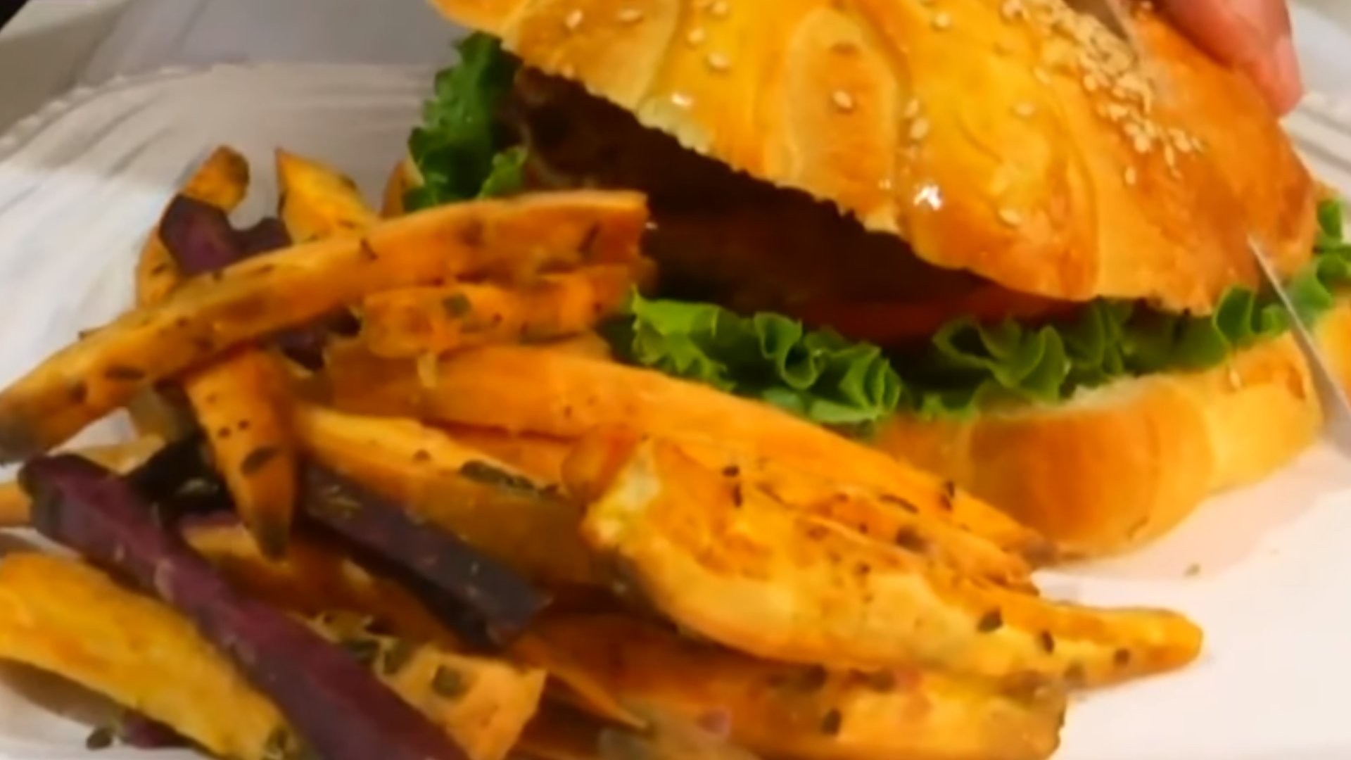 Hamburguesa de pan de muerto en la Ciudad de México