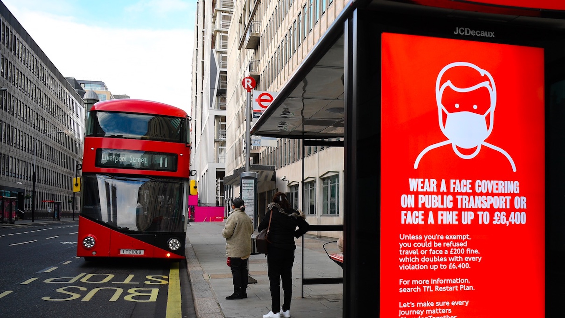 Londres prohibirá reuniones bajo techo entre personas que no viven en la misma casa