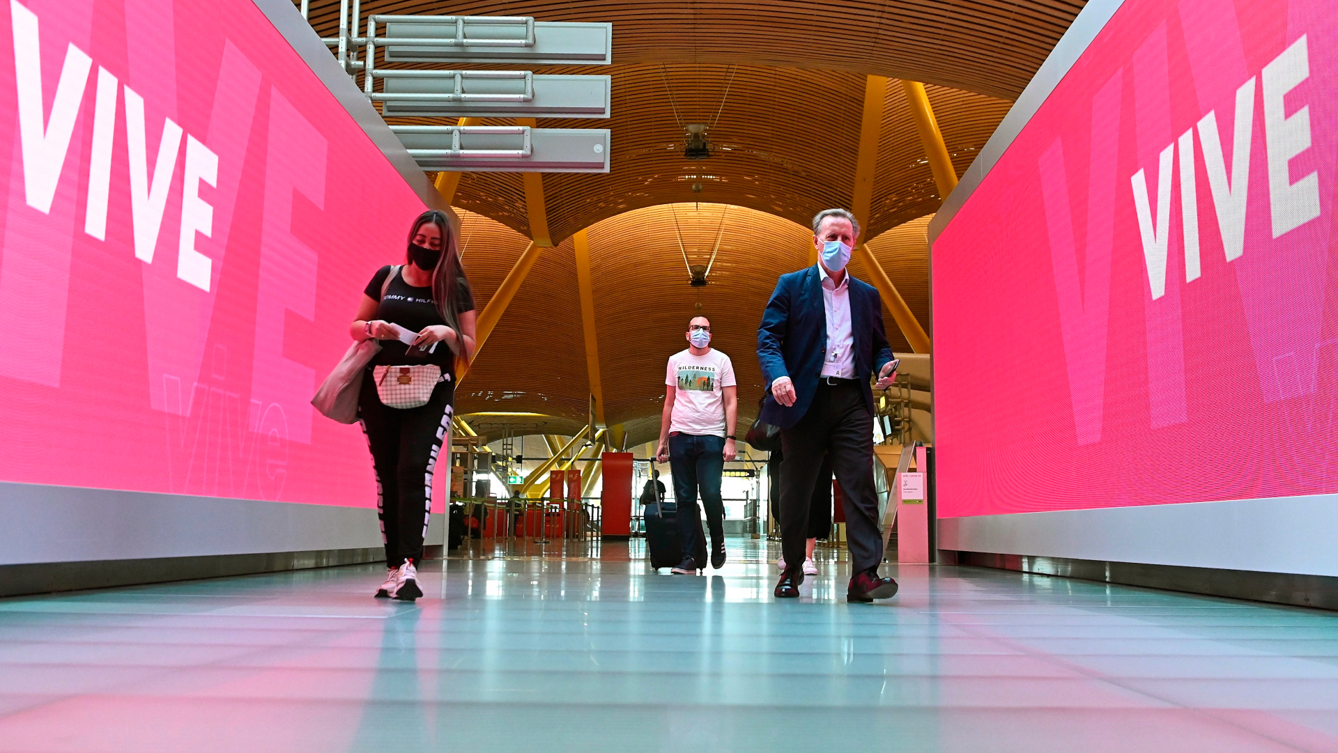 OMS da su voto de confianza al gobierno español tras declaración alarma en Madrid