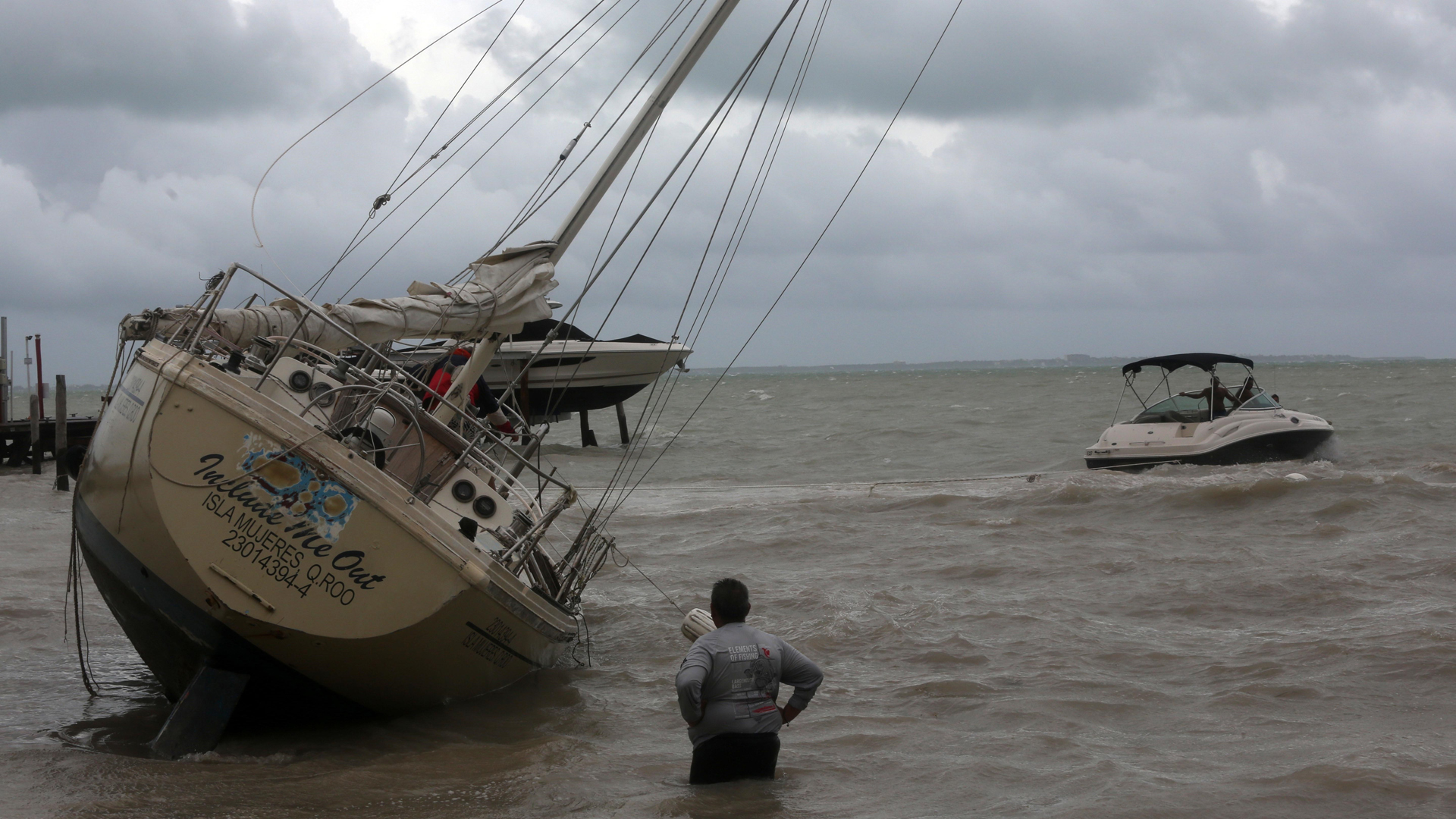 ‘Gamma’ toma fuerza al dejar Península de Yucatán y salir al Golfo de México