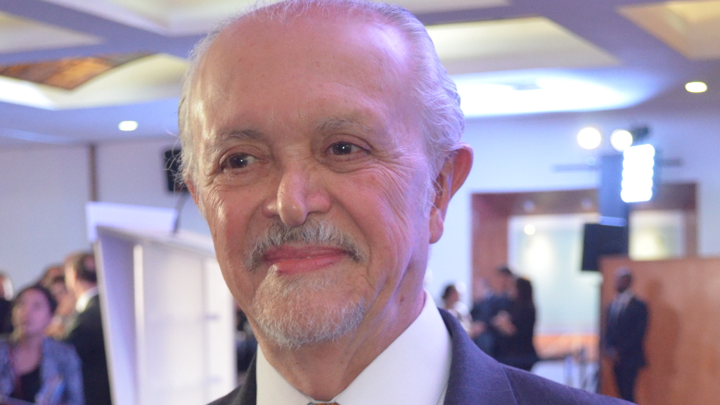 “Mi abrazo a familiares y amigos”, expresa AMLO sobre fallecimiento de Mario Molina