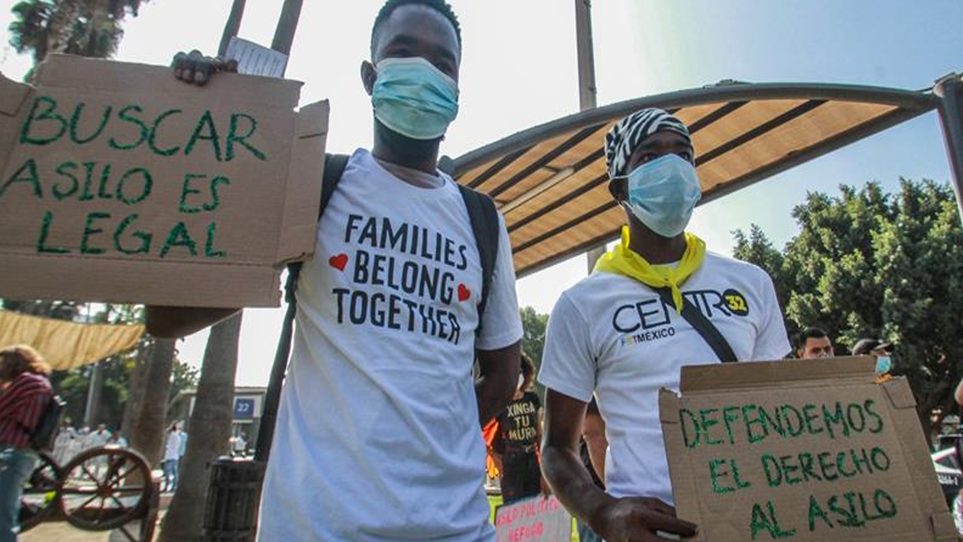 Cientos de migrantes en Tijuana protestan para exigir refugio a Estados Unidos