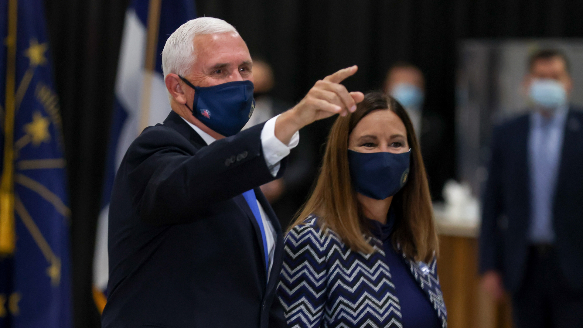 Mike Pence da negativo a COVID-19 tras contagio de asesores cercanos - mike-pence-y-su-esposa-karen
