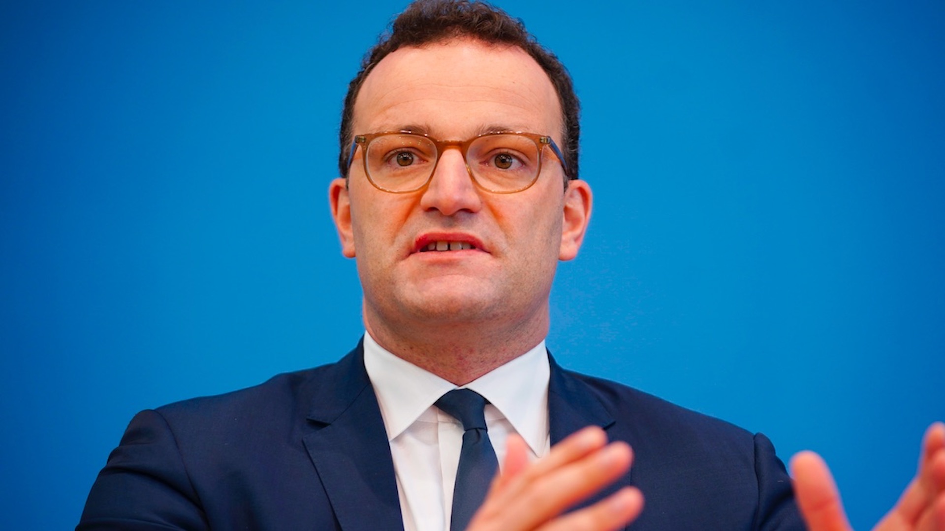 Jens Spahn, ministro de Salud alemán, da positivo a COVID-19