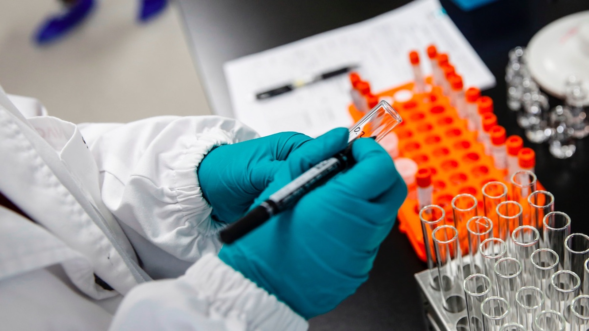 Moderna anuncia vacuna contra COVID-19 con casi 95 por ciento de efectividad Moderna anuncia vacuna contra COVID-19 con casi 95 por ciento de efectividad