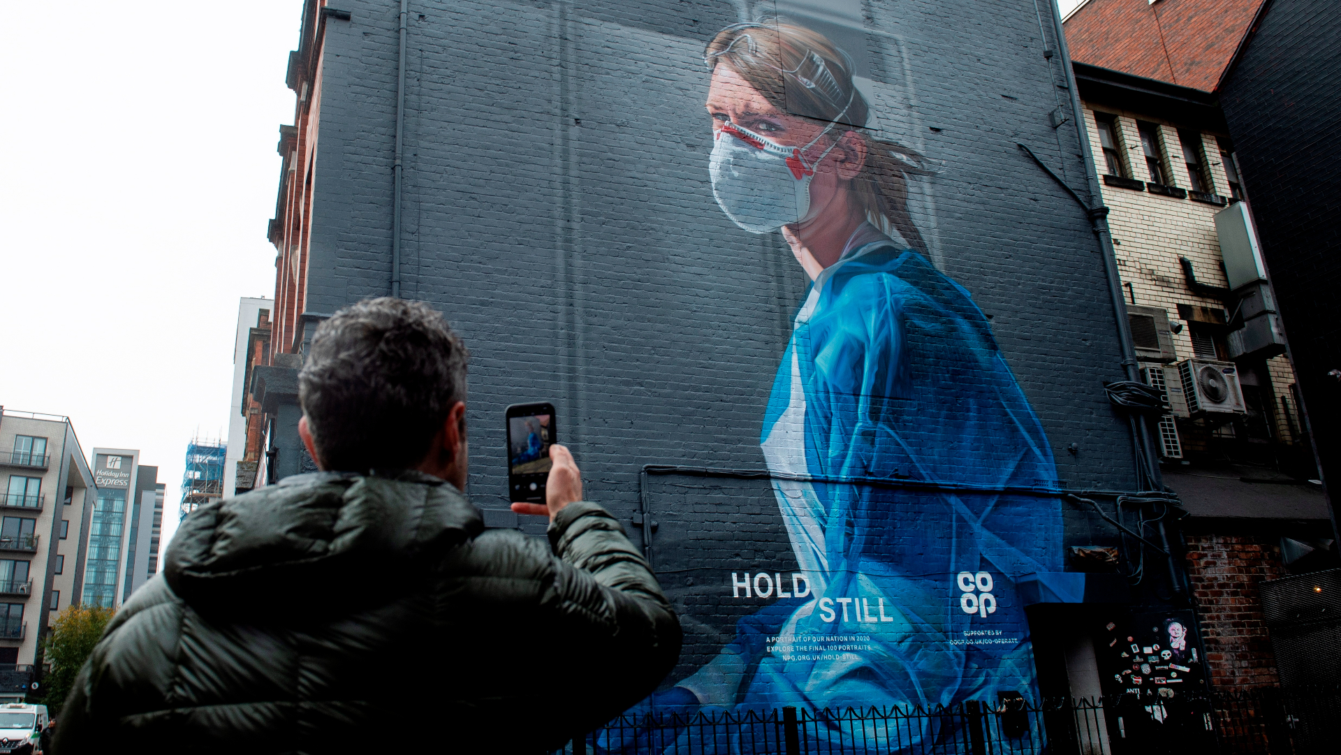 Más de mil hospitalizaciones diarias por COVID-19 en el Reino Unido