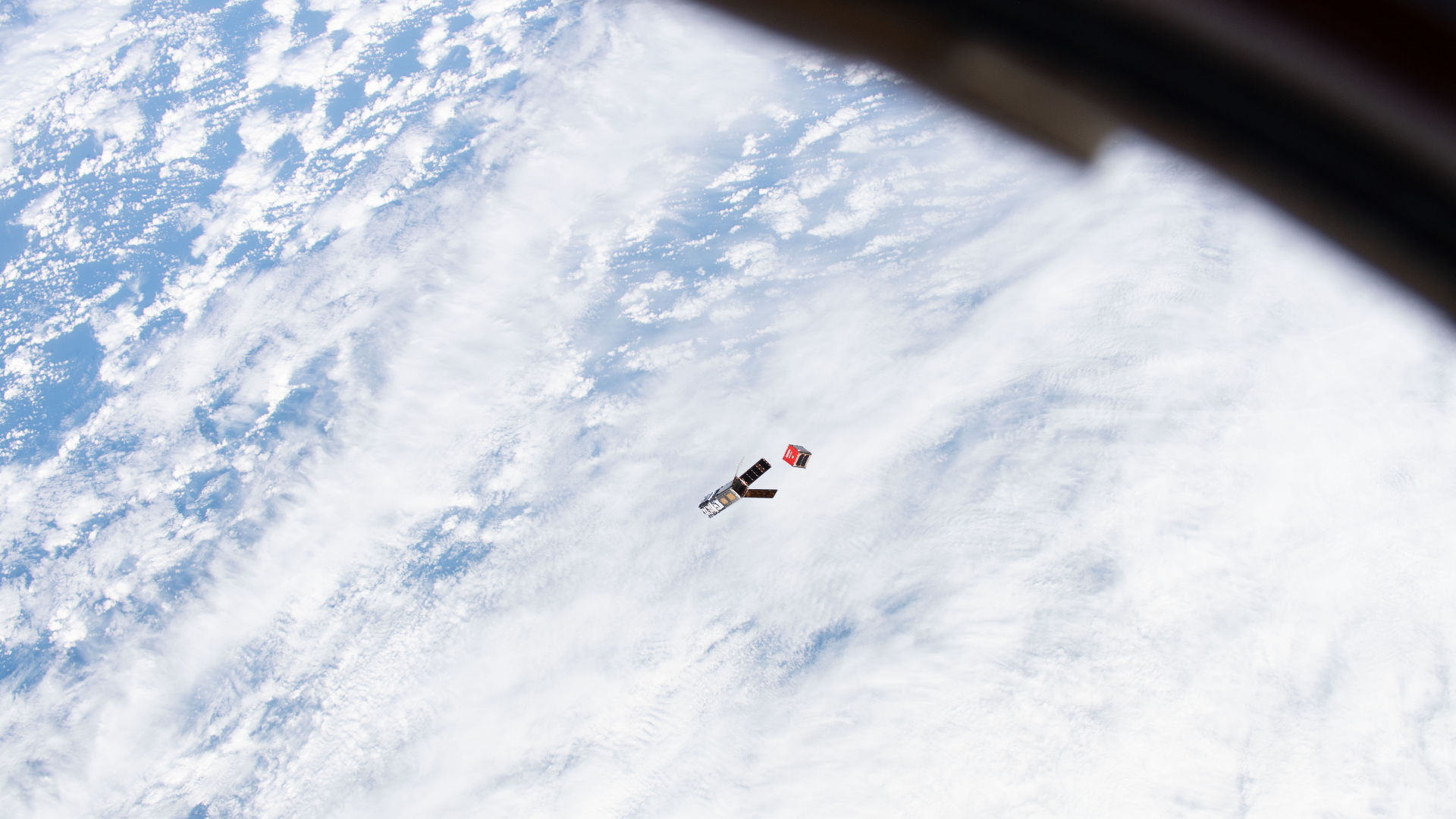 Nanosatélite mexicano AztechSat-1 cumple misión en enlace intersatelital