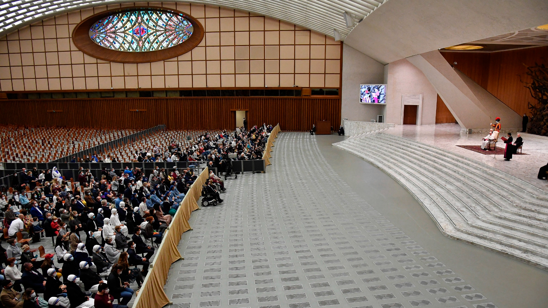 La audiencia general del papa Francisco, con pocos fieles y sin saludos La audiencia general del papa Francisco, con pocos fieles y sin saludos