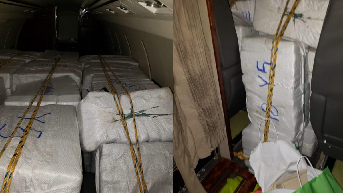 Aseguran tonelada y media de cocaína en Chetumal, Quintana Roo; hay una persona detenida - paquetes-de-cocaina-al-interior-de-aeronave-asegurada-en-chetumal