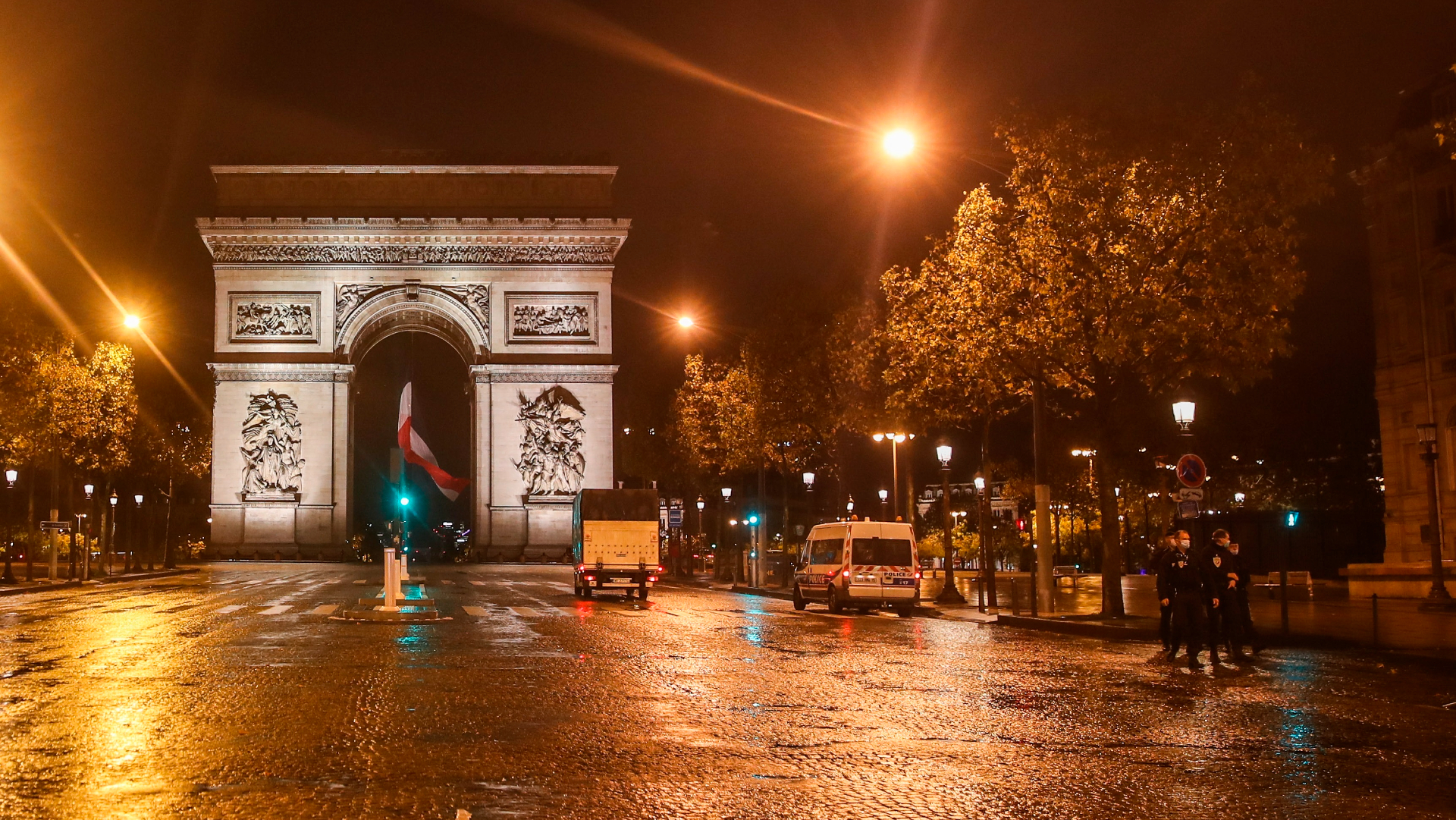 Macron anuncia un nuevo confinamiento de un mes en Francia