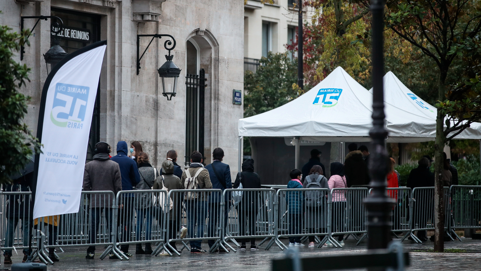 Toque de queda en París y ocho ciudades a partir del sábado para frenar la pandemia