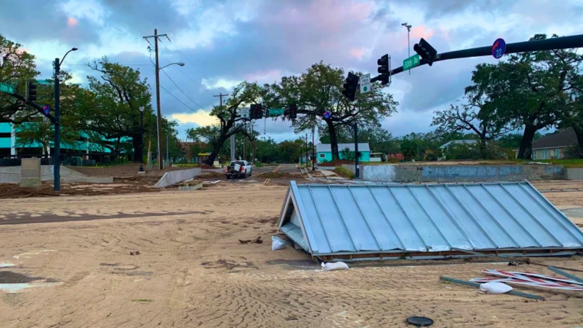 Zeta deja al menos dos muertos y más de 2 millones de habitantes sin electricidad en su paso por EE.UU.