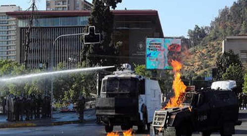 Protestas en Chile días después de histórico plebiscito; exigen liberación de detenidos en manifestaciones de 2019