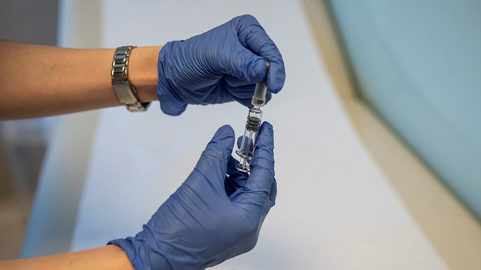 Recibe México primeras dosis de posible vacuna contra COVID-19 para estudios fase 3 Recibe México primeras dosis de posible vacuna contra COVID-19 para estudios fase 3