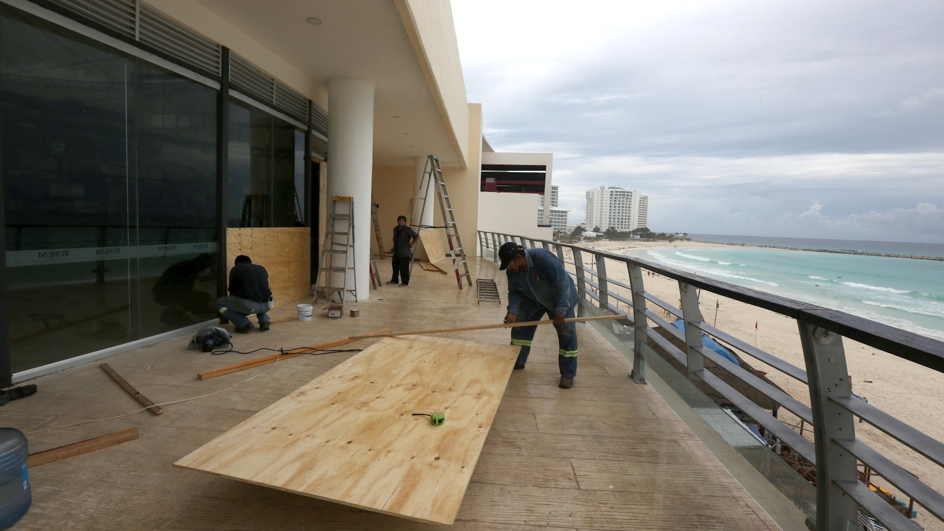 Impacto “más fuerte” del huracán ‘Delta’ ocurrirá a la medianoche por el norte de Cozumel