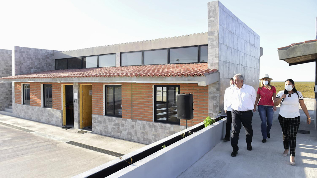 Inaugura López Obrador universidad pública en Sonora; presume 140 en todo el país - recorrido-de-lopez-obrador-por-la-ubj-de-agua-prieta-sonora