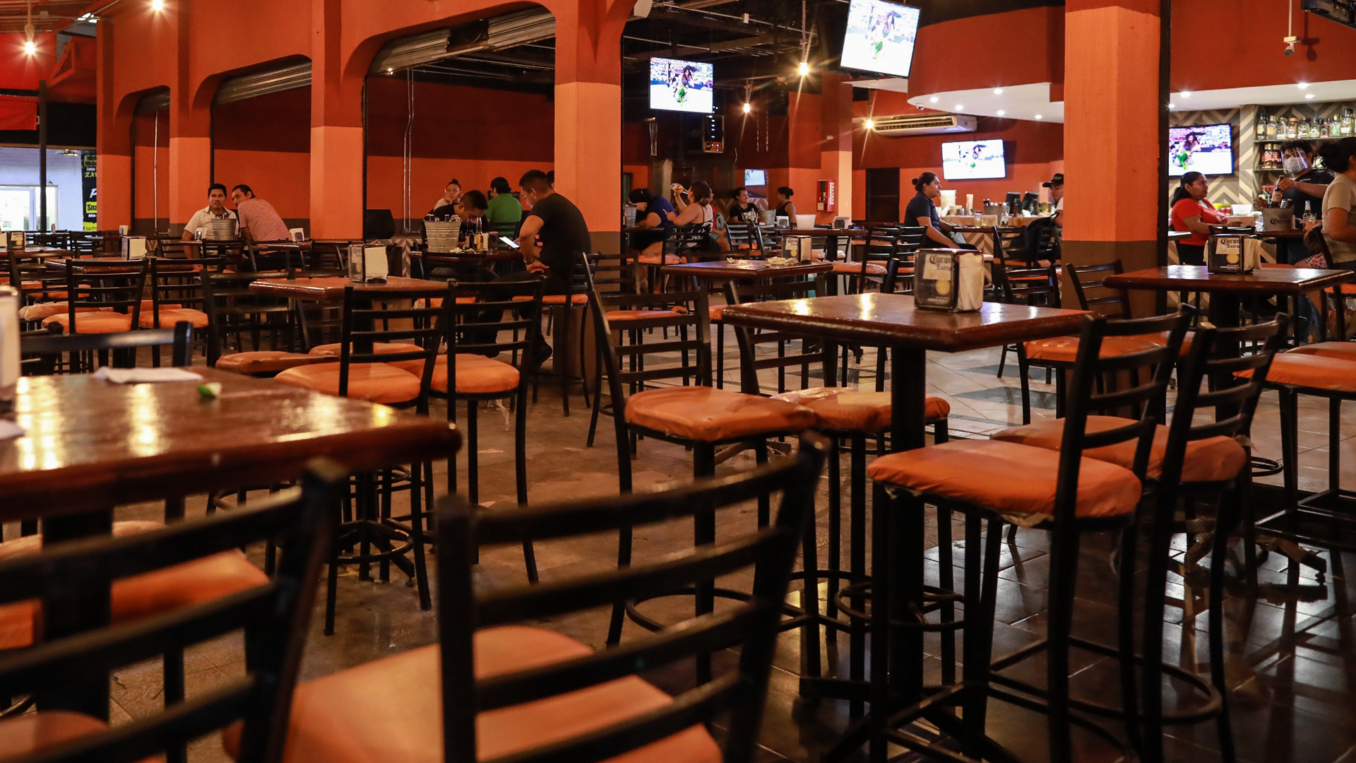 Rebrote de COVID-19 en México ocasionaría cierre de 122 mil restaurantes - restaurante-bar-en-acapulco