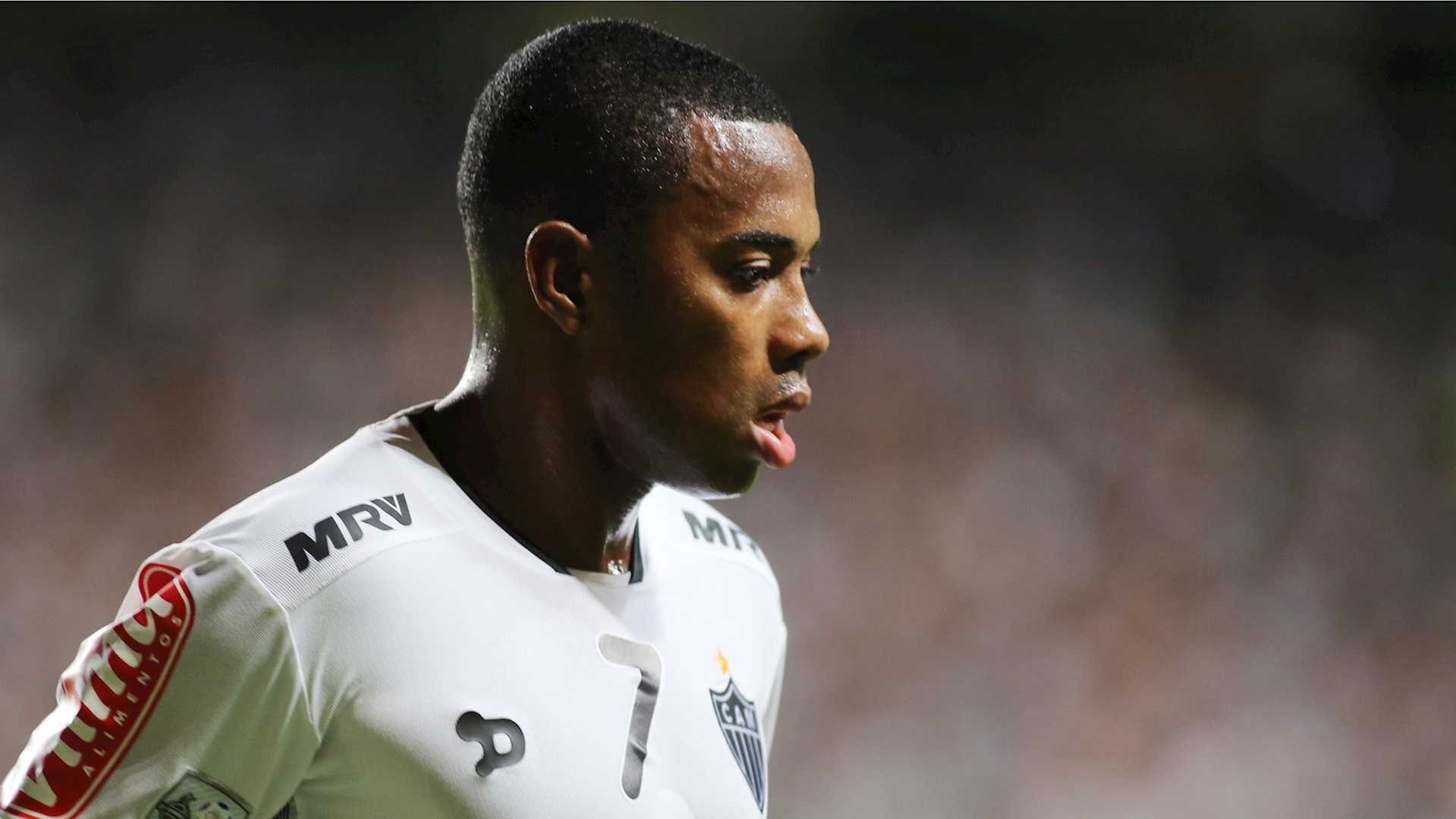 Robinho, con 36 años, vuelve al Santos por poco más que un salario mínimo