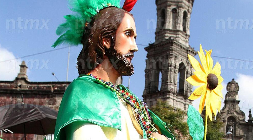 Pese a rebrote, fieles acuden a templo de San Hipólito para celebrar a San Judas