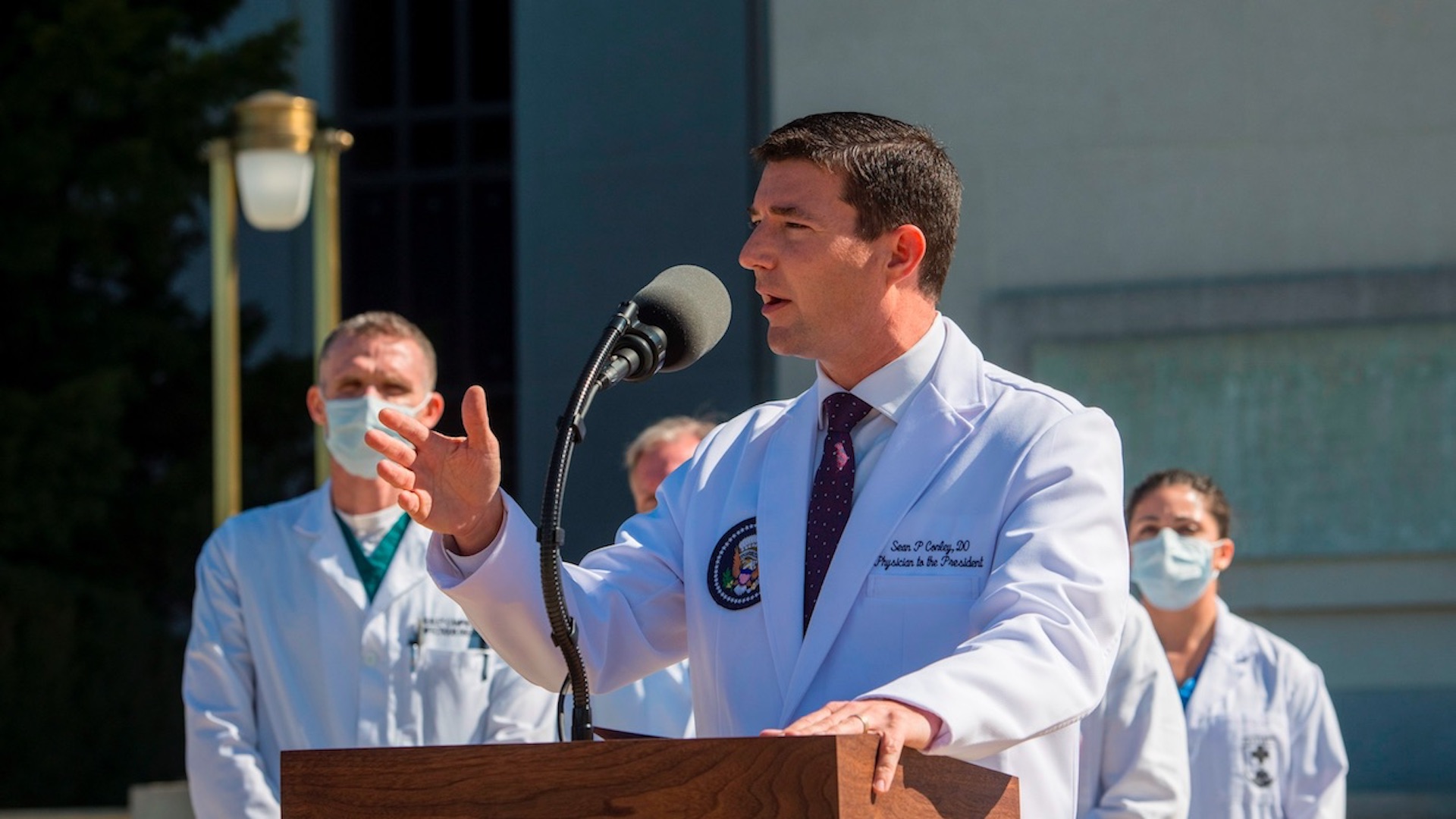 Médico de Trump utilizó incorrectamente términos “72 y 48 horas” al dar parte de salud del mandatario Médico de Trump utilizó incorrectamente términos “72 y 48 horas” al dar parte de salud del mandatario