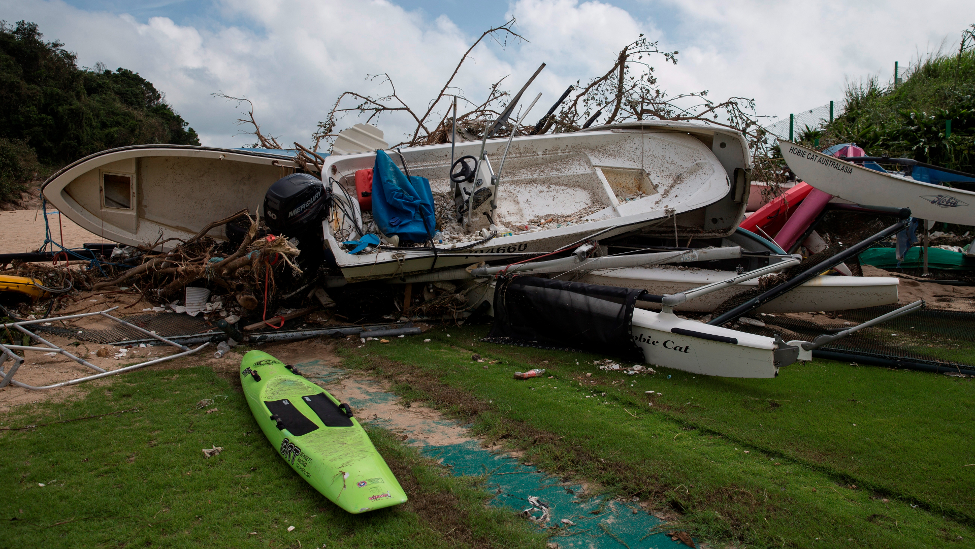 Evacuan a un millón de personas en Filipinas por supertifón Goni
