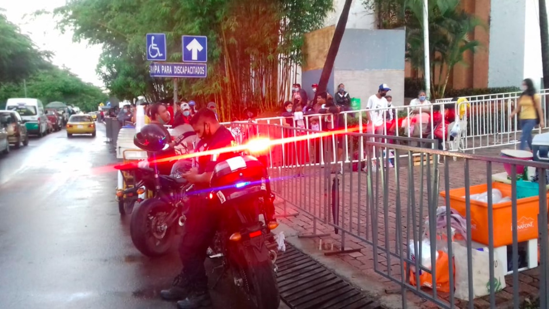 #Video Bloquean carreteras en Tabasco para exigir apoyos tras afectaciones por inundaciones