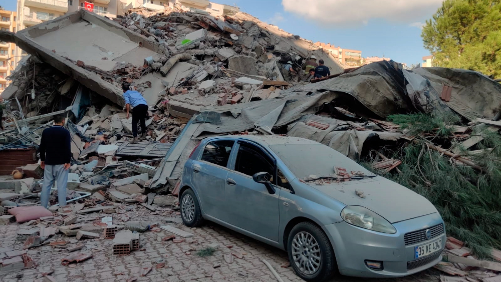 Al menos cuatro muertos y 152 heridos tras terremoto en Esmirna, Turquía