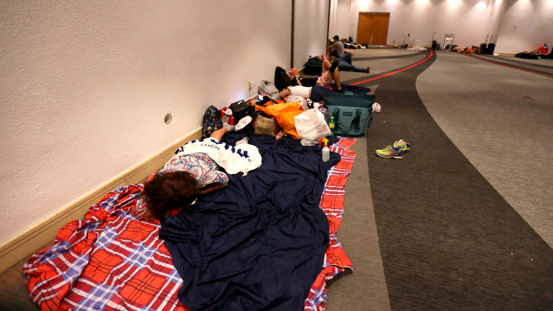 ‘Delta’ solo ha dejado afectaciones menores; desalojadas más de 39 mil personas en Yucatán y Quintana Roo