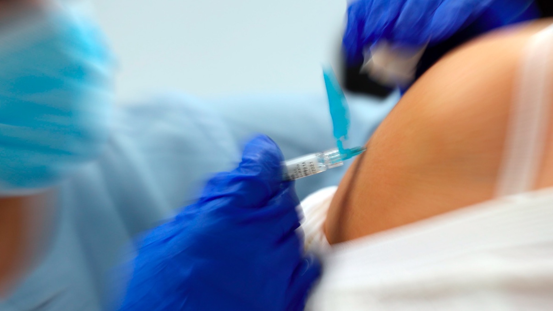 Murió voluntario en Brasil durante pruebas clínicas de vacuna de AstraZeneca contra el COVID-19