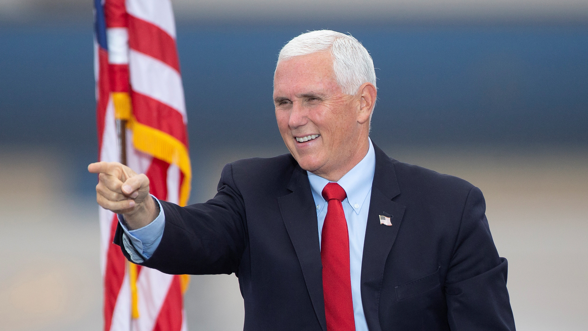 Mike Pence da negativo a COVID-19 tras contagio de asesores cercanos