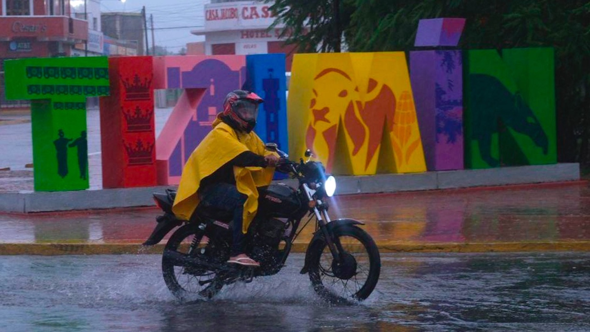 Delta provocó el desalojo de más de 39 mil personas en la Península de Yucatán; aplican Plan DN-III-E