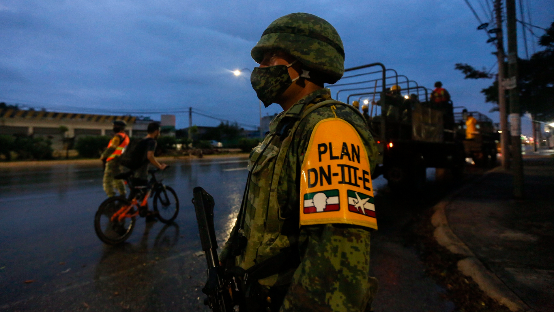 Zeta se debilitó a tormenta tropical en las inmediaciones de Progreso, Yucatán