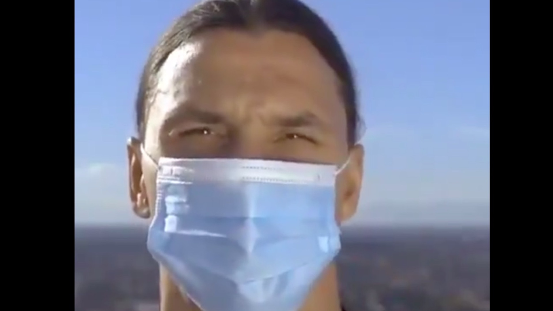 “El virus me desafió y le gané, pero tú no eres Zlatan”, afirma el delantero del Milán en promocional sobre COVID-19