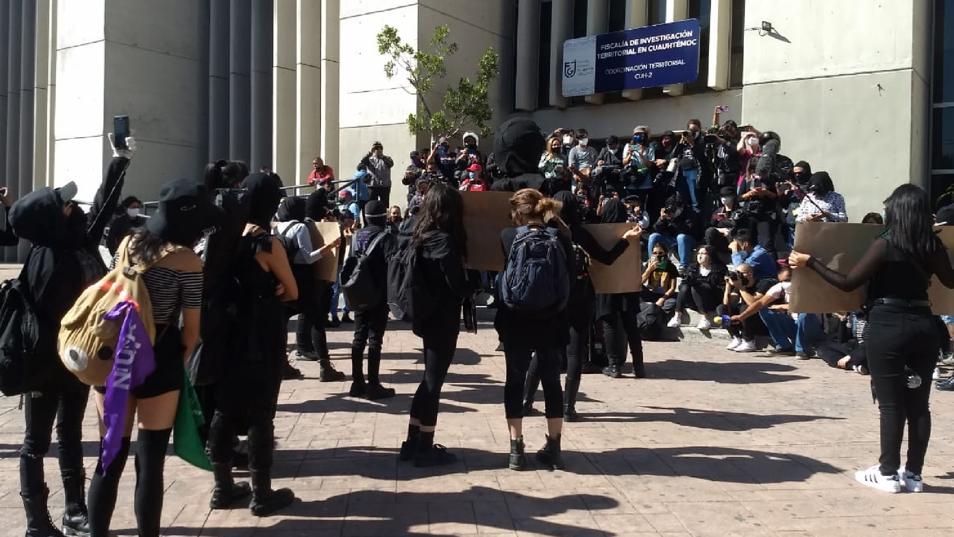 Acusan organizaciones feministas que autoridades de CDMX les inventan delitos para criminalizar sus protestas