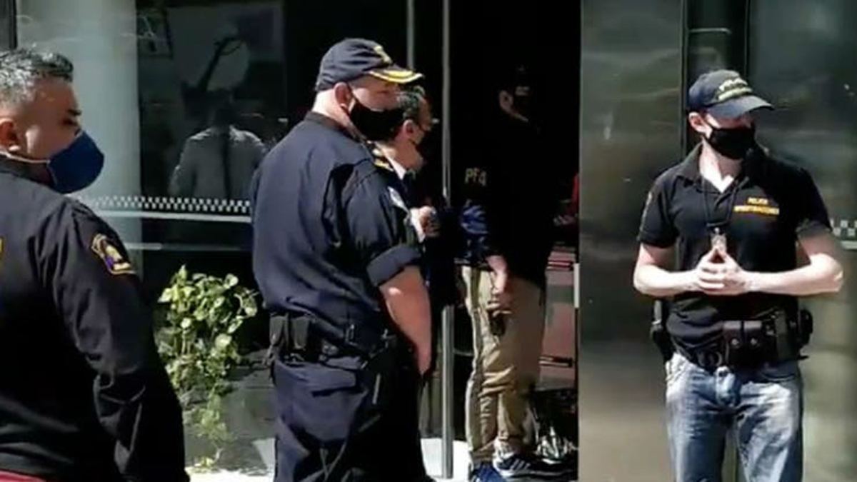 Imputan a médico personal de Maradona por homicidio culposo; allanan su casa y consultorio - allanamiento-de-propiedades-de-luque