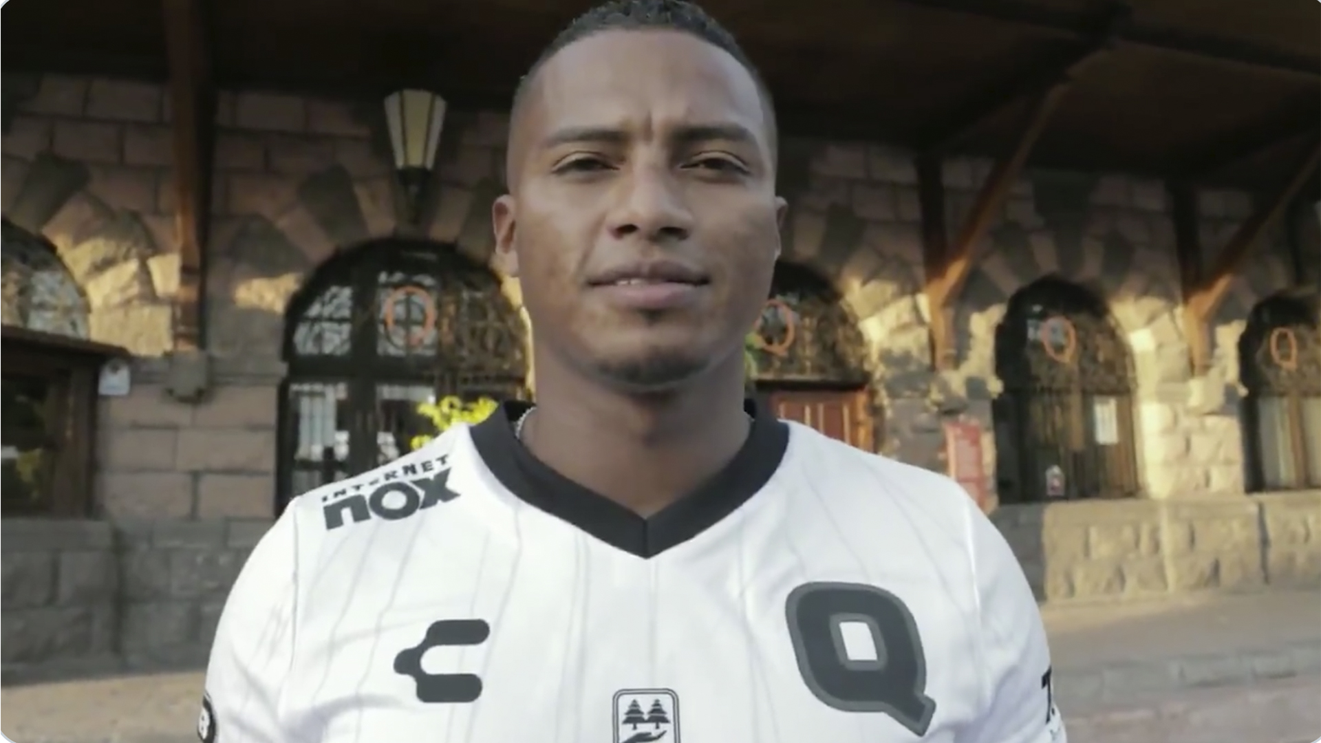Antonio Valencia, nuevo jugador del Querétaro
