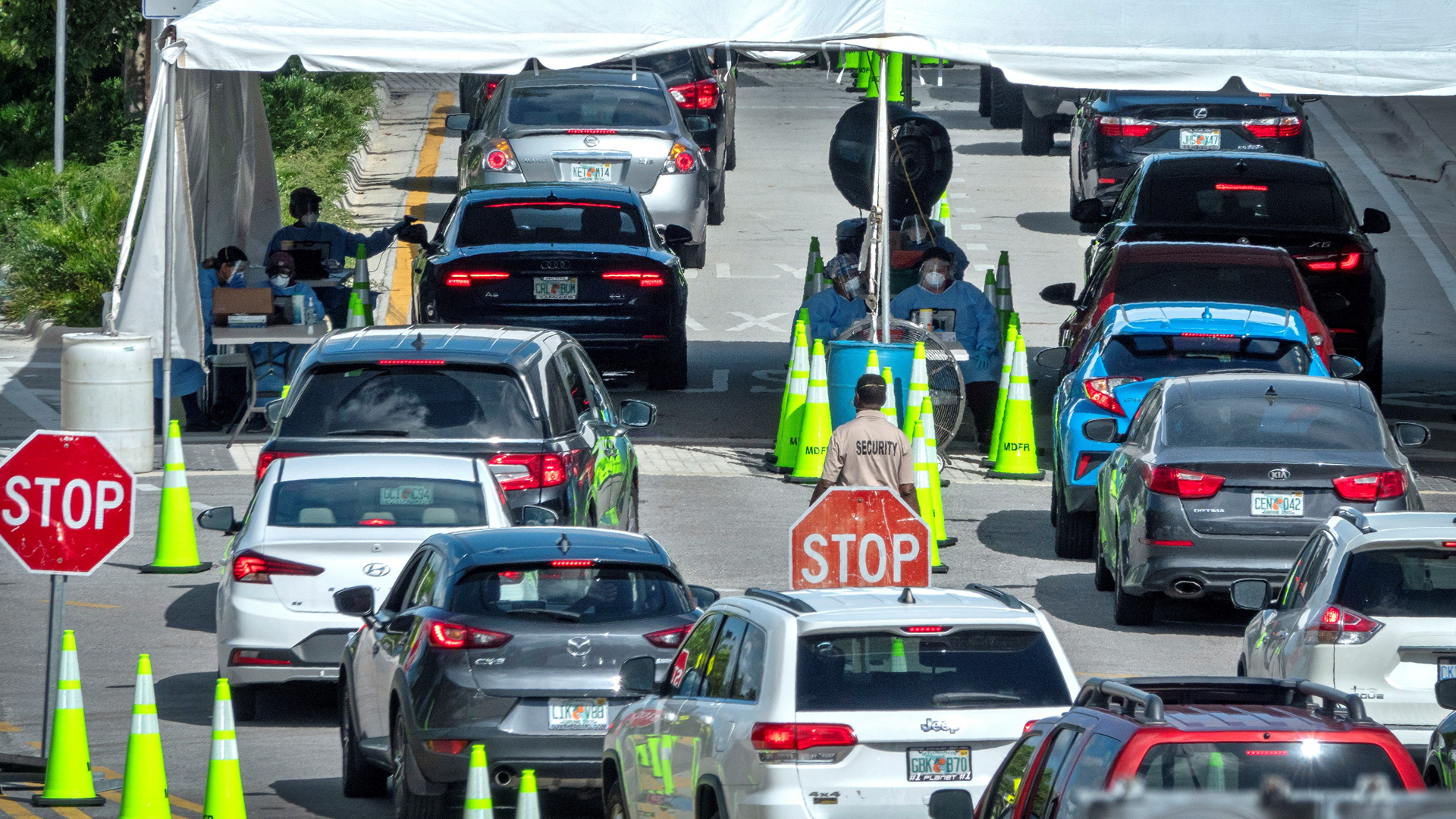 Inician en EE.UU. confinamientos parciales para frenar COVID-19