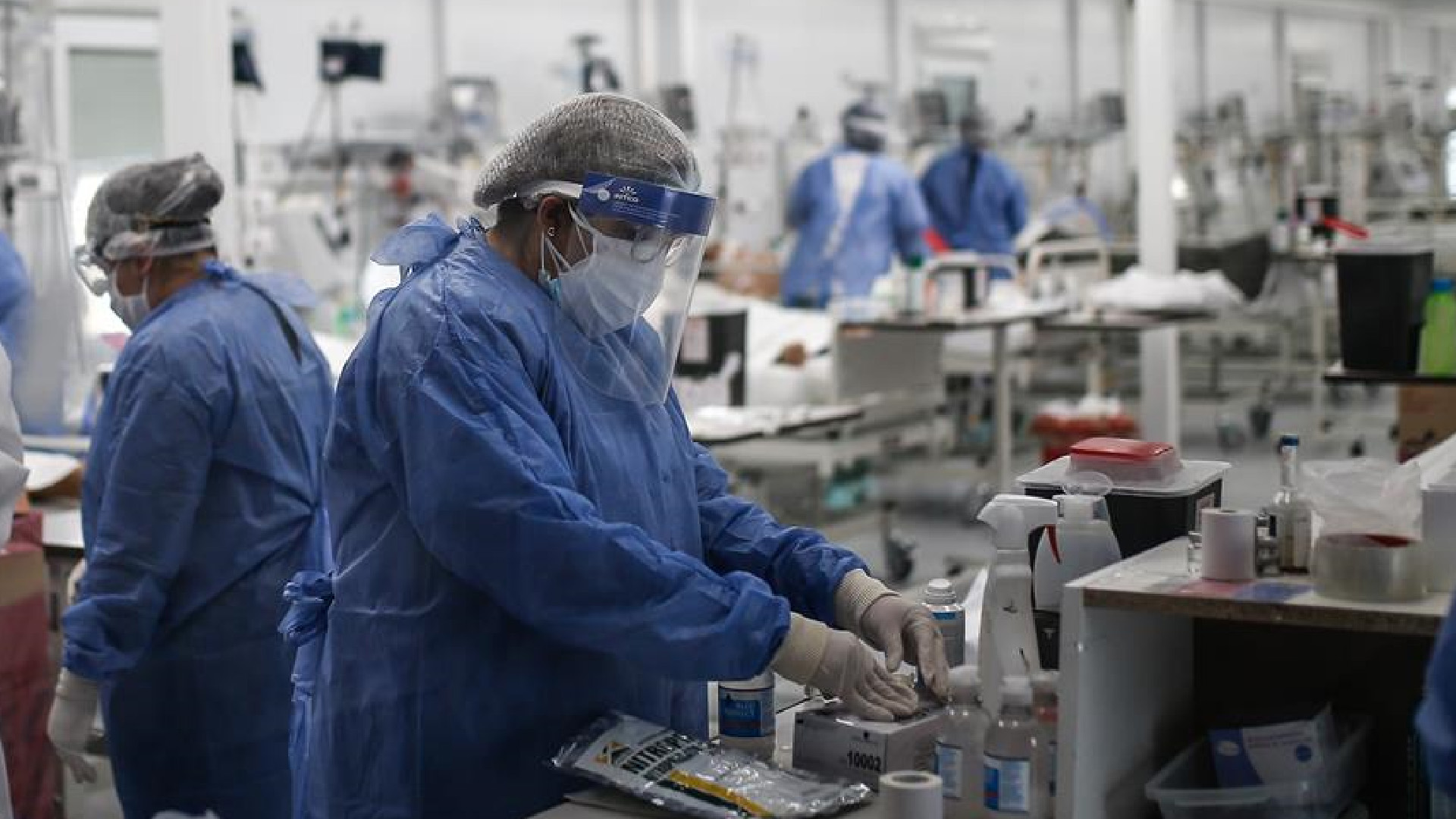 Argentina registra 9 mil casos nuevos y 229 muertes por COVID-19 en día de despedida a Maradona