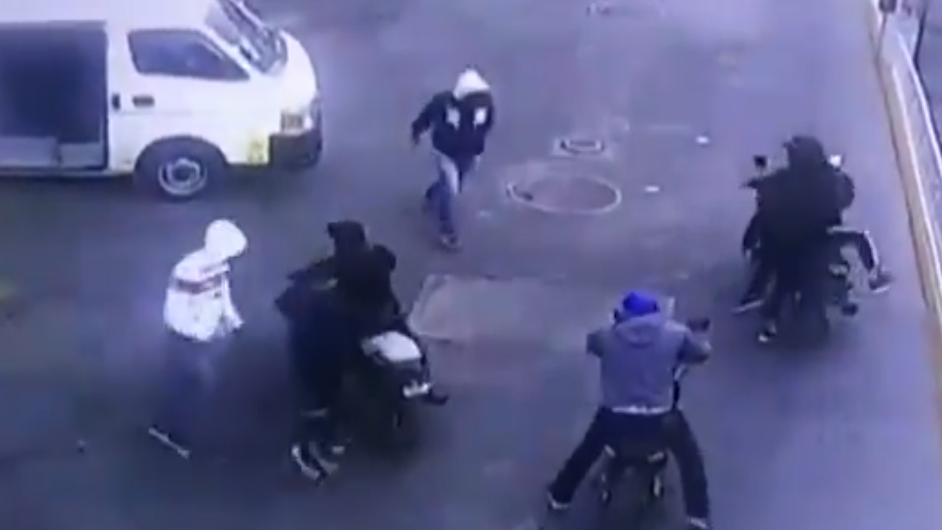 #Video Asaltan gasolinera en Chimalhuacán; roban pertenencias a despachadores y clientes