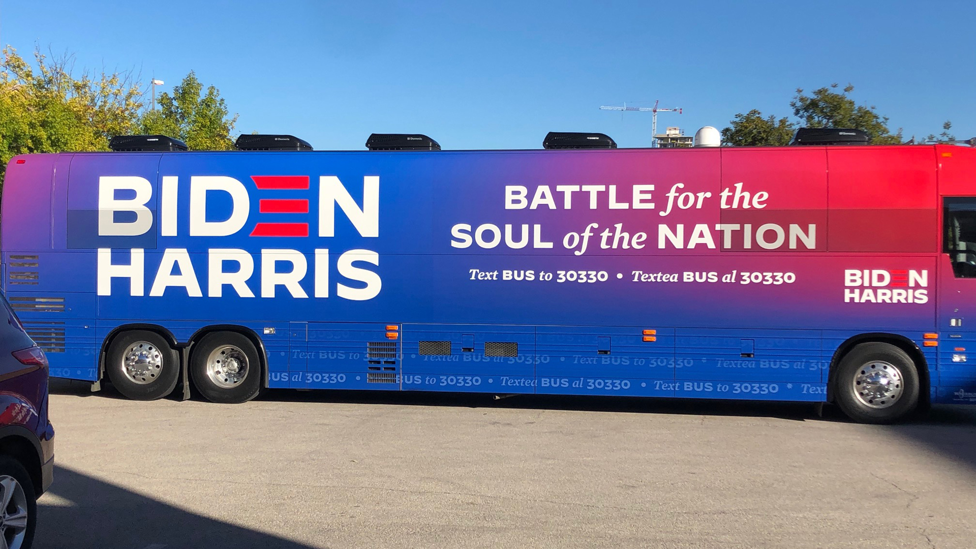 Investiga FBI emboscada contra caravana de Biden en Texas